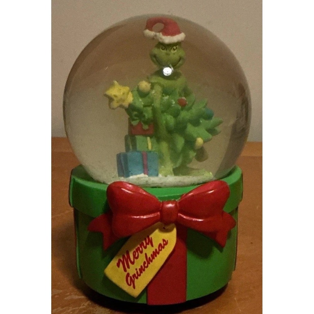 Dr. Seuss The Grinch Musical Snow Globe Merry Grinchmas Christmas Decor